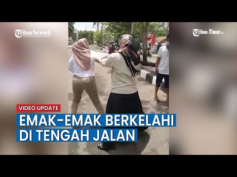 Viral, Emak emak di Mamuju Berkelahi di Tengah Jalan