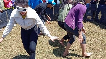 Cười đau bụng với trò chơi BỊT MẮT BẮT LỢN trong Ngày hội Hoa Muồng Vàng|PhoNui TV