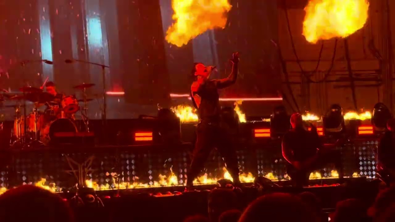 Watch The World Burn- Falling in Reverse, live PNC Arts Center Holmdel NJ, 09/16/25