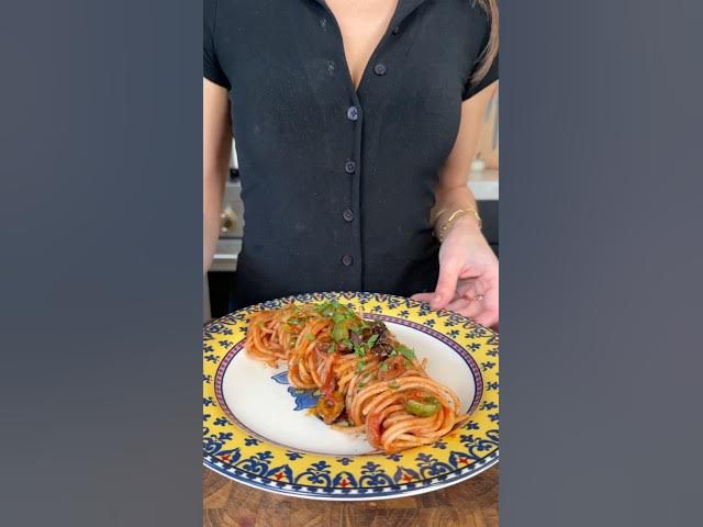 SPAGHETTI ALLA PUTTANESCA🫒
