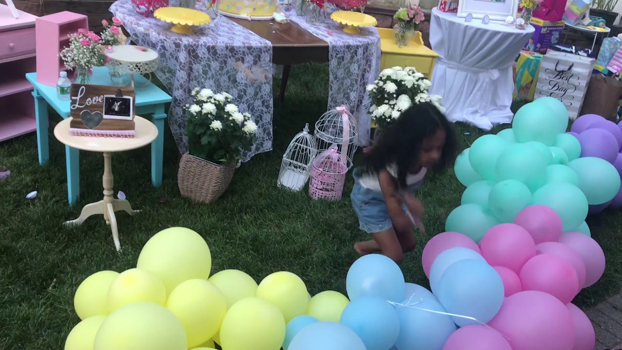 👭💗as irmãzinhas e divertindo 😁😍🌟🌟-balões ,fim de festa 🎉