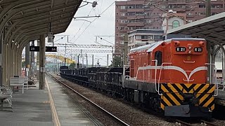 2021/8/3 7202次貨運列車 民雄站通過 迴送長編黑石斗車 本務R21