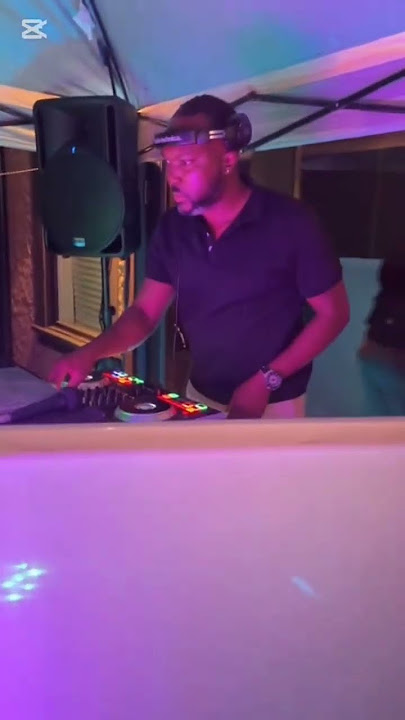 When the  DJ get DistracteD by that One Person in the audience #djdenzilltv #dj #youtube #video