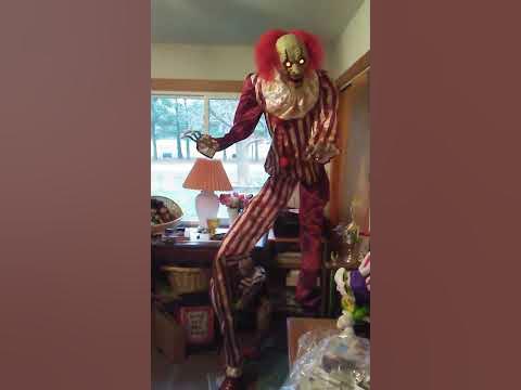 Spirit Halloween 2017 Creepy Towering Clown Demo - YouTube