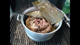 Barbacoa de borrego en penca de maguey