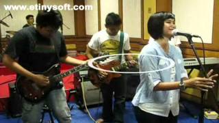 Download lagu Vertical Band Katakanlah Vertical Band Katakanlah