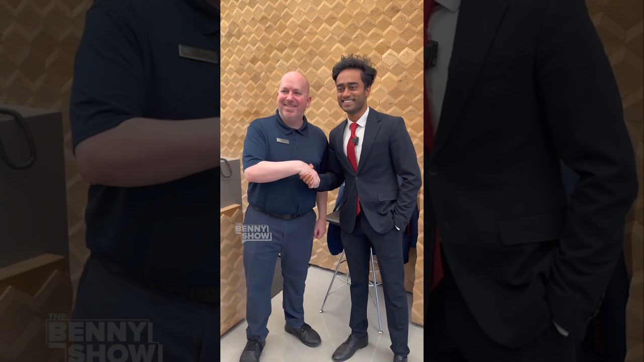 Vivek impersonator FOOLS CNN 🤣