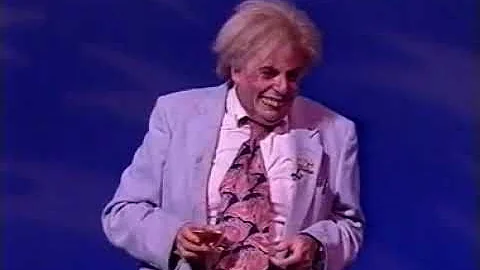 Live & Rampant! Les Patterson has a Stand Up