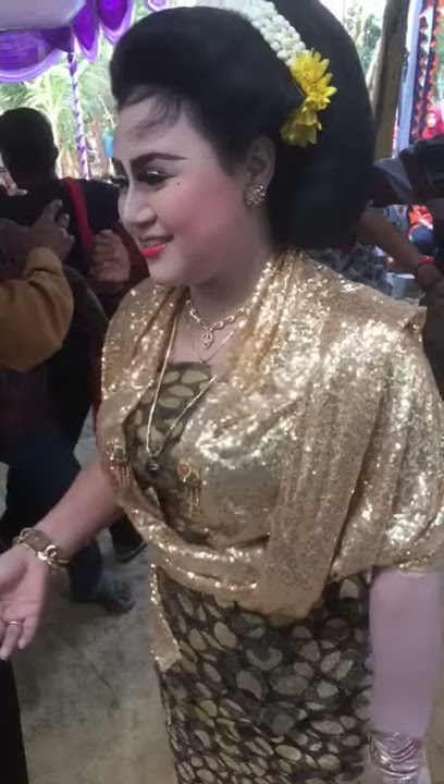 Siden goyang buah terlarang