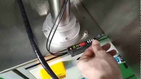 How to set up product sensor for lipstick base labeling machine