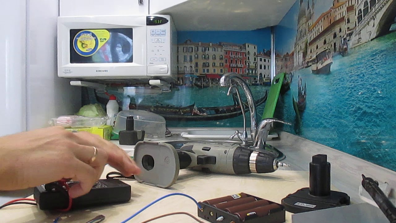 Замена аккумулятора на шуруповерте интерскол - YouTube