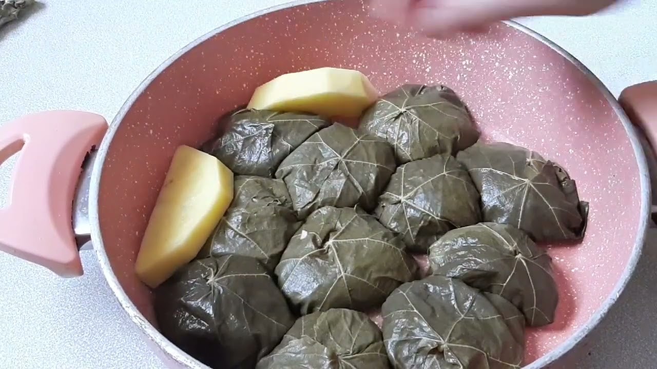 AKŞAMA NE YAPSAM DİYE DÜŞÜNENLERE ????BOHÇA YAPRAK DOLMASI ANA YEMEK TARIFI