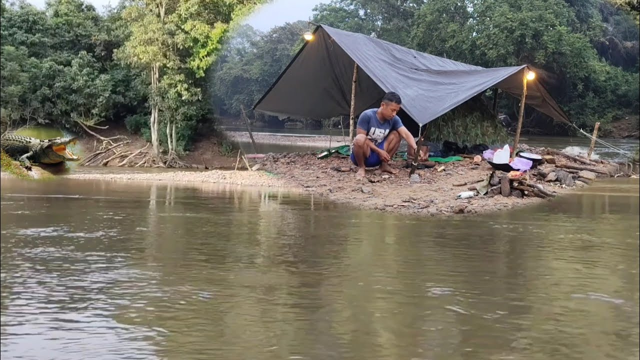 CAMPING BERMALAM DI TENGAH SUNGAI BERBURU IKAN 