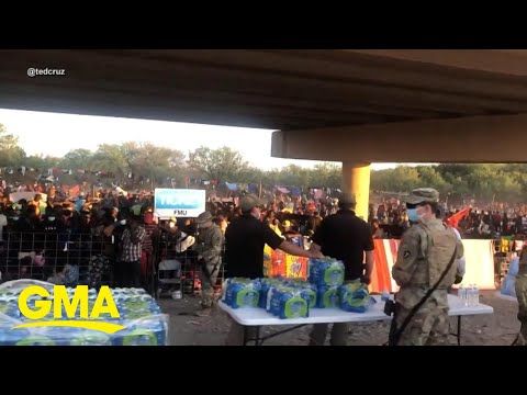 10,000 migrants held under bridge in Texas l GMA