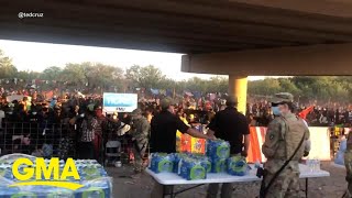 10,000 migrants held under bridge in Texas l GMA