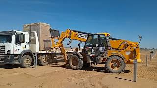 logística descarregando caminhão prancha Loadalls Manipulador JCB