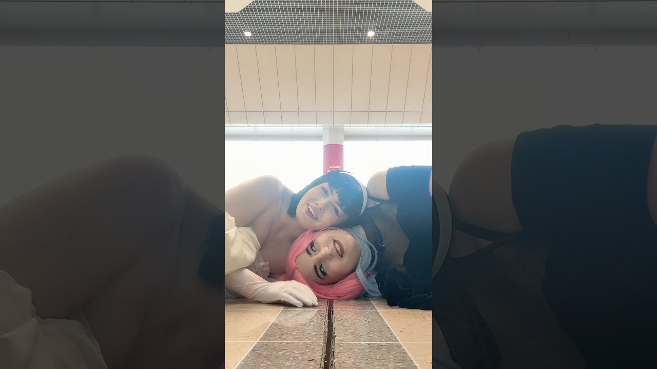 Alien Stage Cosplay at MEGACON Birmingham - MiziSua and IvanTill 👀