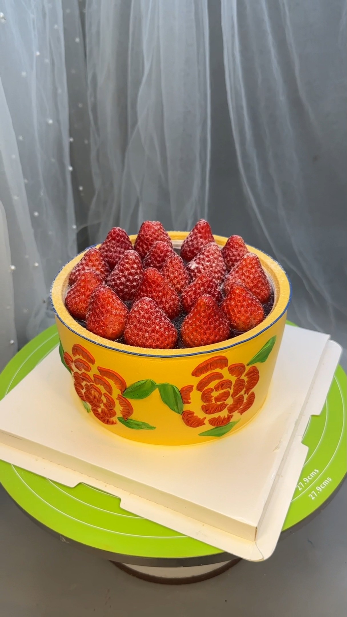 Production process Technical training Cake coating Strawberry cake porcelain bowl strawberry cake??