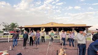 Entrevista con Carlillos Guerrero en tu banda viernes de Puros Jaripeos Chingones Gto.