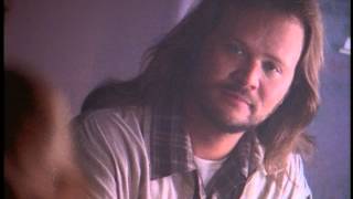 Video voorbeeld van "Sometimes She Forgets-Travis Tritt"