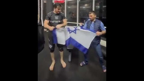 Убайдула Тигр🐅 Тагиров порвал флаг Израиля 🇮🇱
