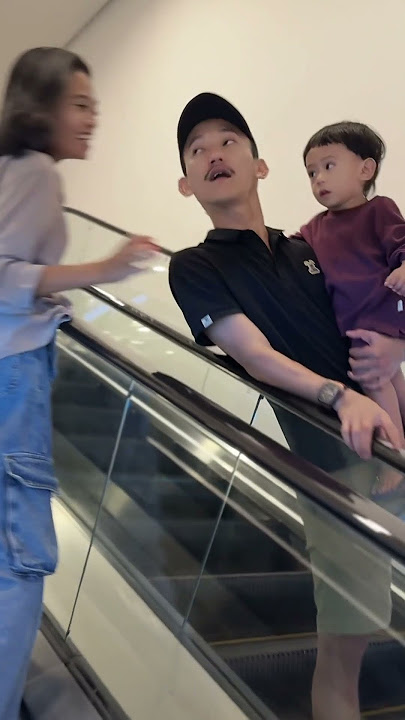 Di cium cewek gak di kenal di mall #shorts #shortvideo