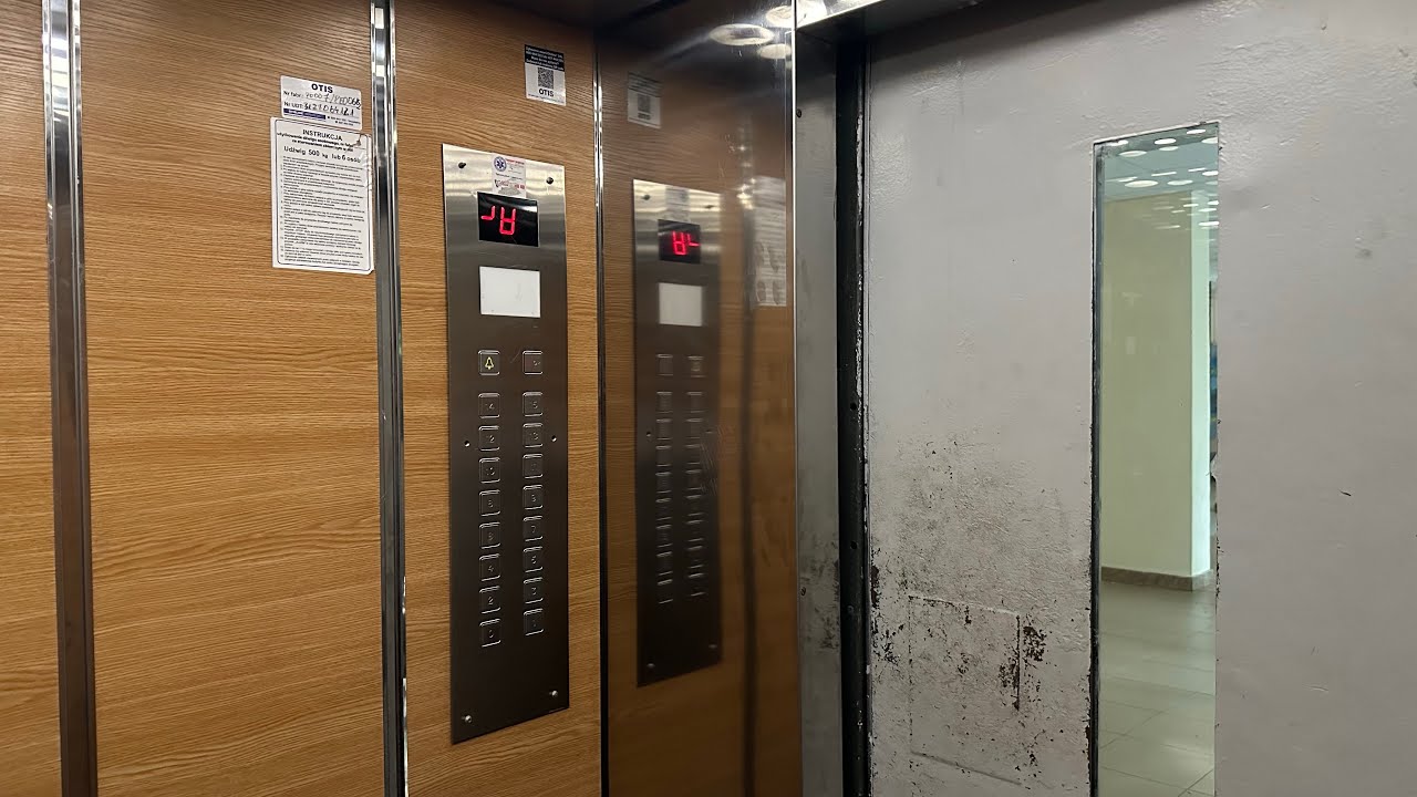 1000kG udźwigu! Dwubiegowa winda ZREMB  z 1970 roku na 15p. | Warszawa, ul. Grzybowska 5