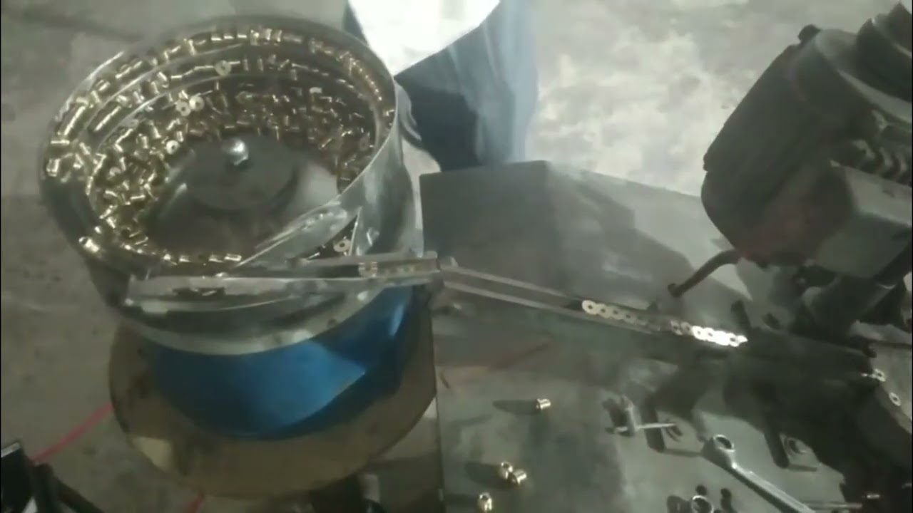 Hole tapping automatic disc machine 