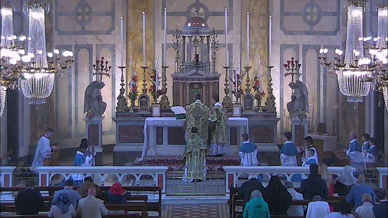 TRADITIONAL LATIN MASS vs (?) NOVUS ORDO LITURGY - YouTube