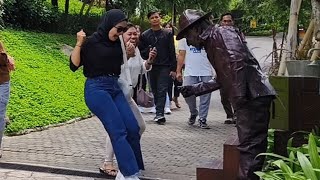 Patung yang slalu beruntung.!! Prank patung..!!!