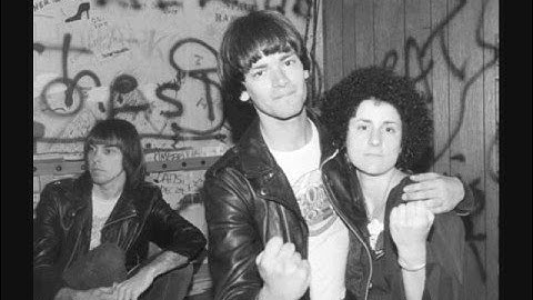 The Ramones - Howling At The Moon (Live 1984)
