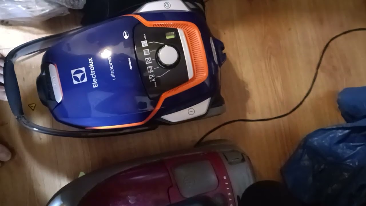 Electrolux EUOC94DB vs Electrolux Mondo 25 letni