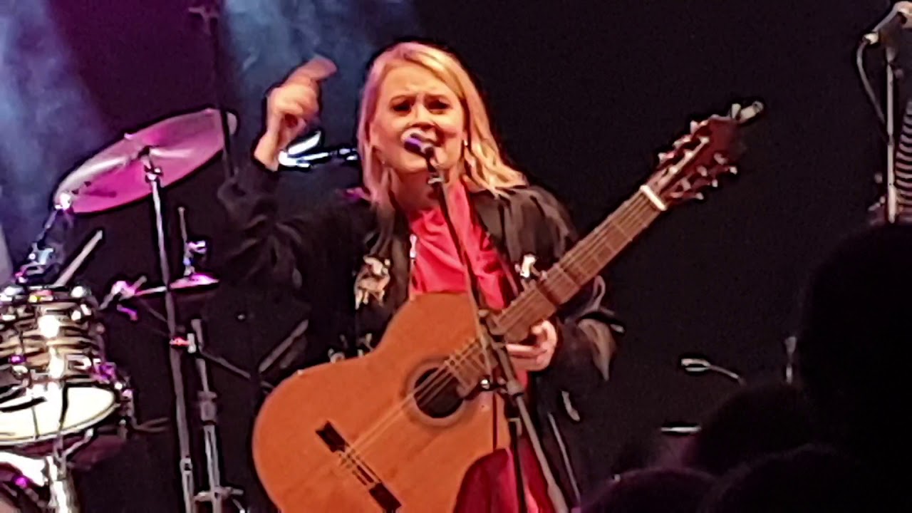 ❤Patricia Kelly am Schlagzeug ❤ Bombe