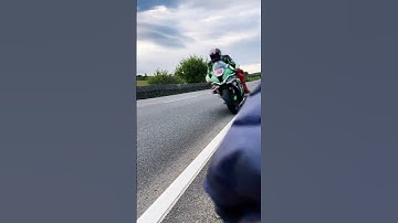 The fastest man ever at the Isle of man TT Peter Hickman 🏁🏍️ @Hicky60