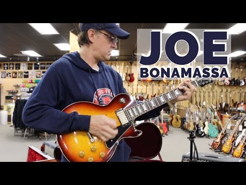 joe-bonamassa-with-his-gibson-prototype-les-paul-tobacco-burst-at-norman's-rare-guitars