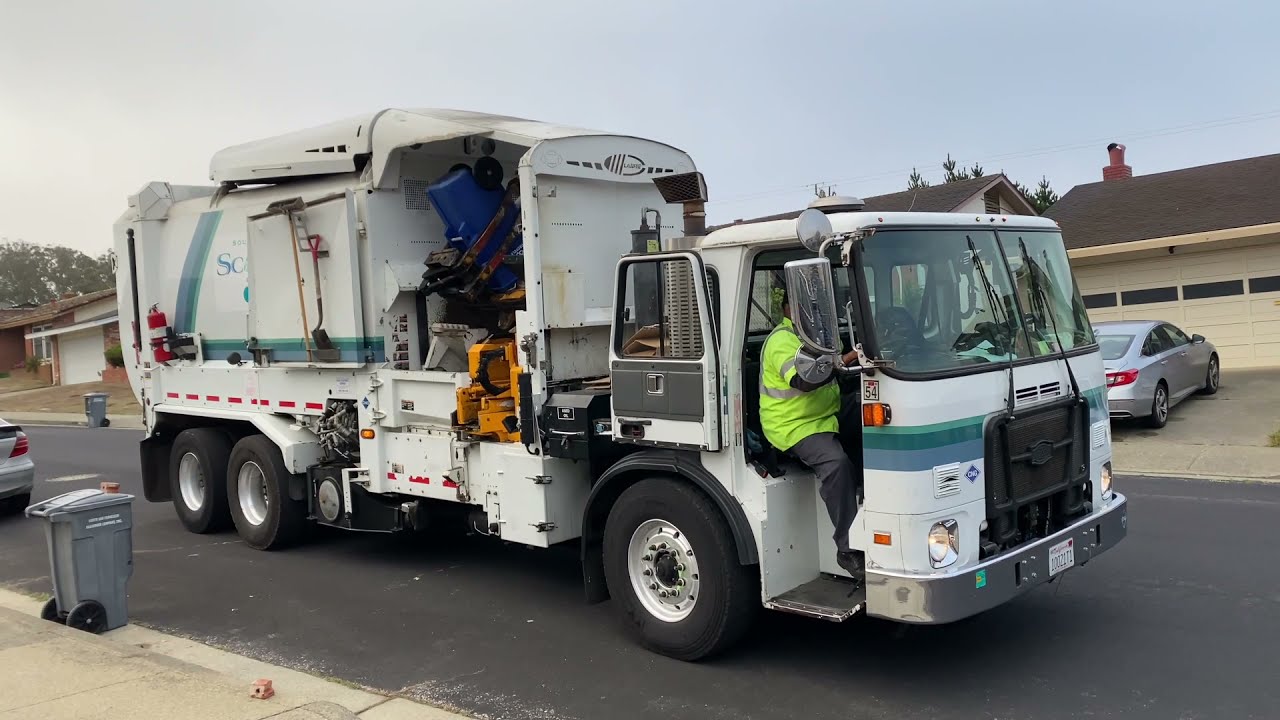 South San Fransisco Scavenger Autocar ACX Labrie Expert on split carts