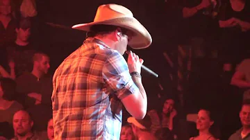 Jason Aldean - Dirt Road Anthem Live in Concert (HD)