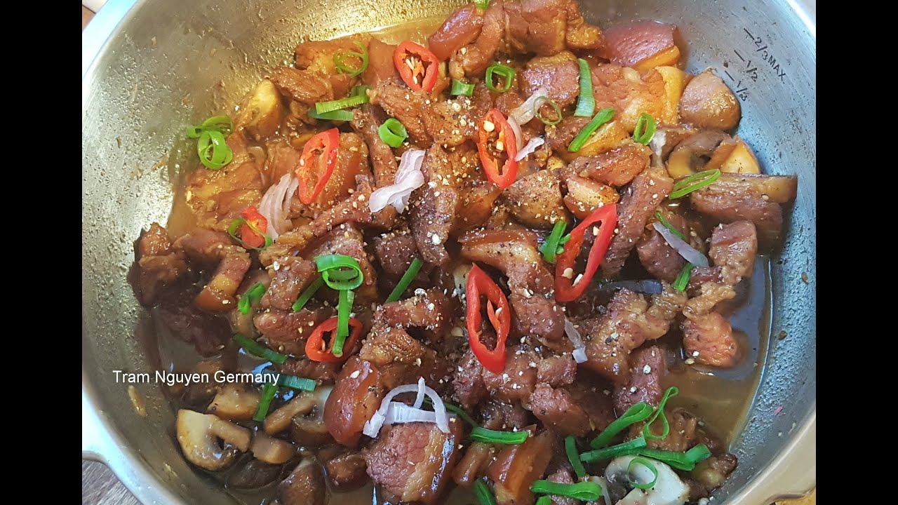 THỊT KHO TIÊU - Cách kho tộ Thịt heo BA CHỈ Ba rọi nấm rơm - Món ăn ...