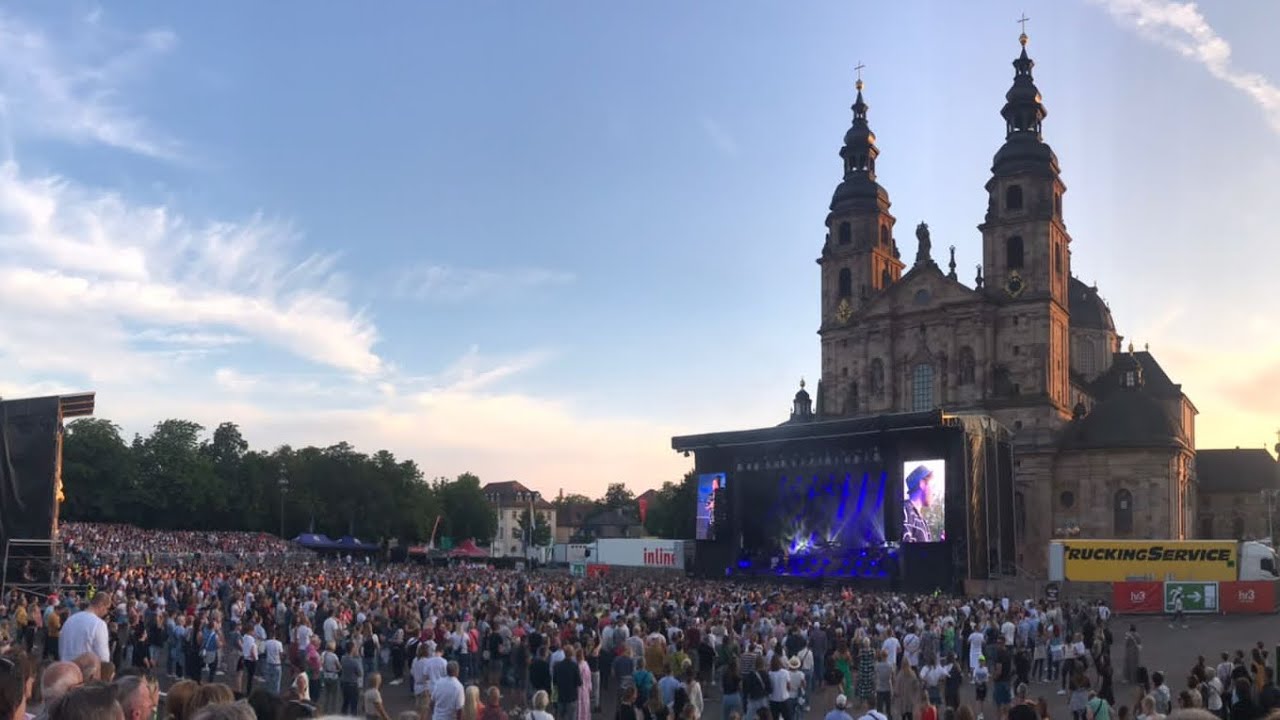 Johannes Oerding | Domplatz Fulda am 18.07.2023 - YouTube