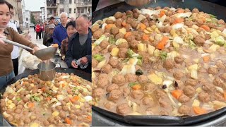 Cook delicious meatballs to share with the elderly in rural areas