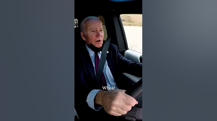 الرئيس الامريكي بايدن يقوم بتجربة تسارع سيارة همر الكهربائية في مدينة ديترويت يوم امس 🔋🚘⚡️