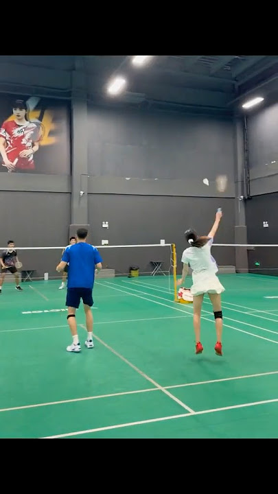 A strong badminton smash directly at the opponent's body #badminton