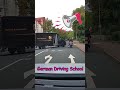 Deutsche Fahrschule Motorradschüler Kracht Fast In UPS LKW Beinahe Unfall Vorfahrtsregeln Deutsche Fahrschule Motorradschüler Kracht Fast In UPS LKW Beinahe Unfall Vorfahrtsregeln