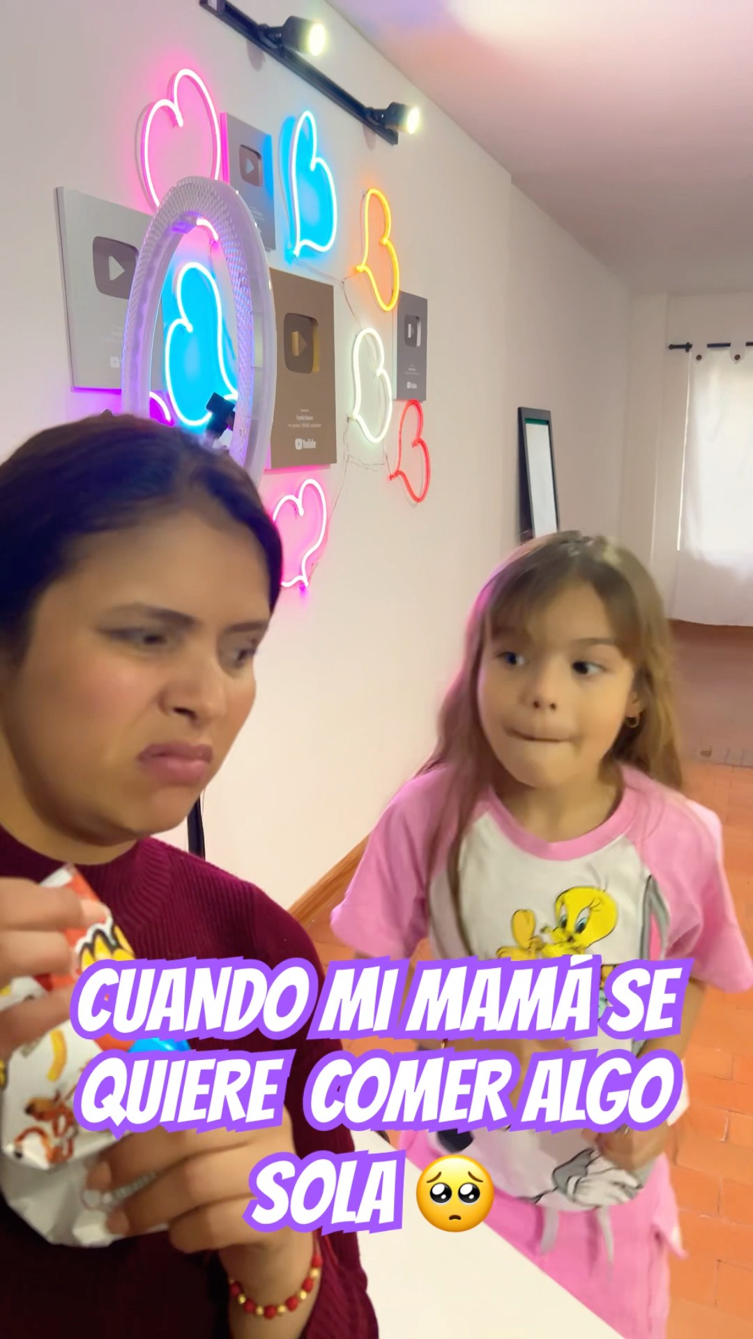 Mi mamá come sola! ? #humor #cosasdefamilia #comedia #shortviral