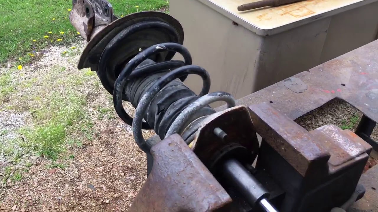 The 100 incorrect way to disassemble a strut. YouTube