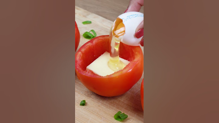 ¡PONLE UN HUEVO A UN TOMATE Y TE SORPRENDERÁS! RECETA PARA EL DESAYUNO. #Shorts