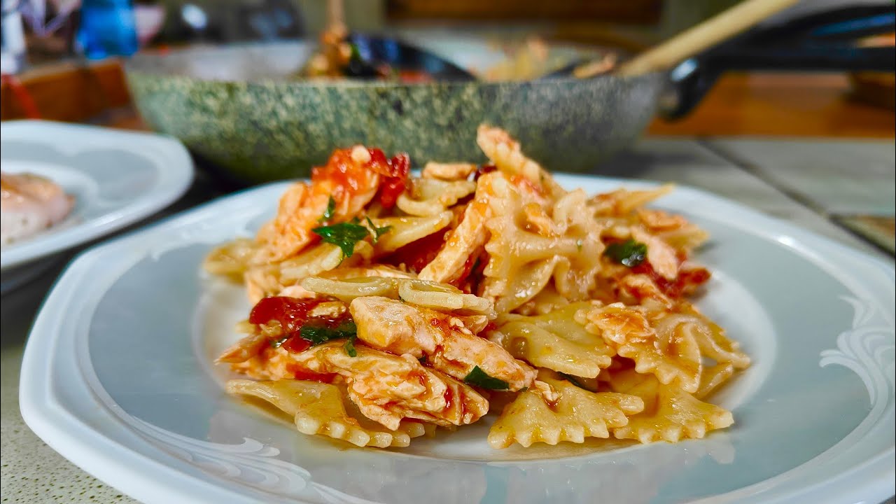 Pasta con salmone fresco e pomodorini: ricetta di Nonna Picetto - YouTube