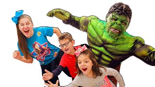 O SEGREDO DO HULK | Crianças Fingem Brincar de Hulk | Boy Became a Superheroes and Helps his Friends