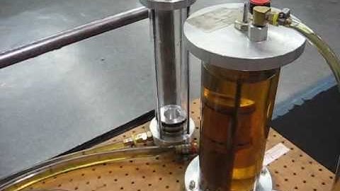 Accumulator loading unloading Acumulador carga y descarga