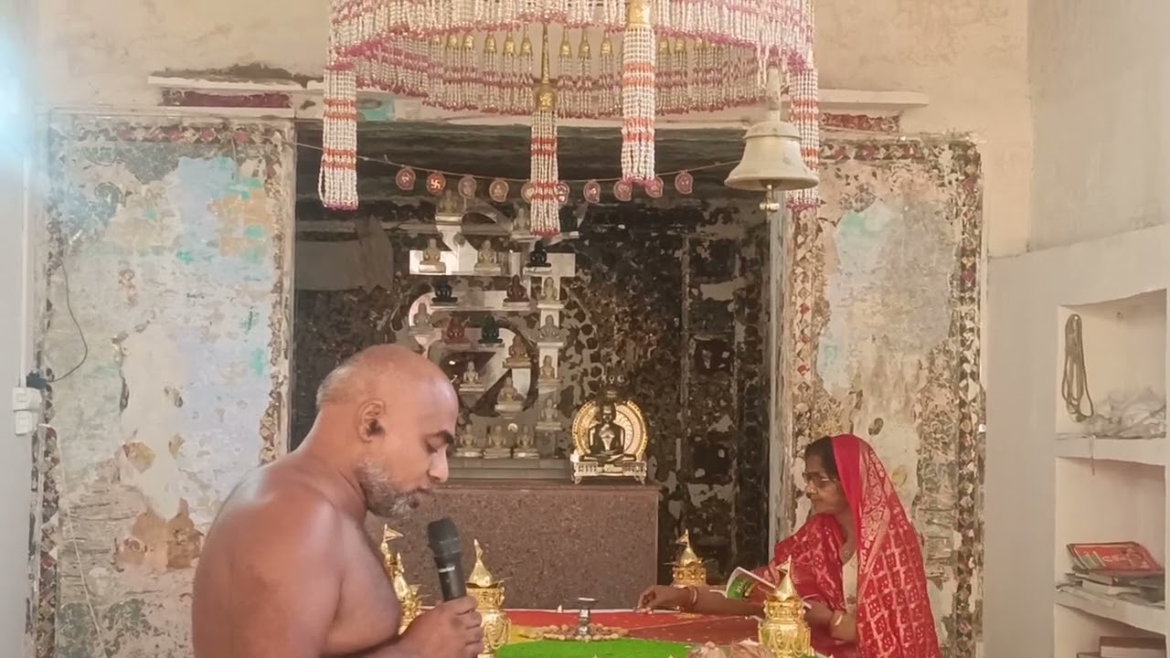 भक्तामर महामणडल विधान के प्रथम दिवस पर अर्घ समर्पित करते हुए 